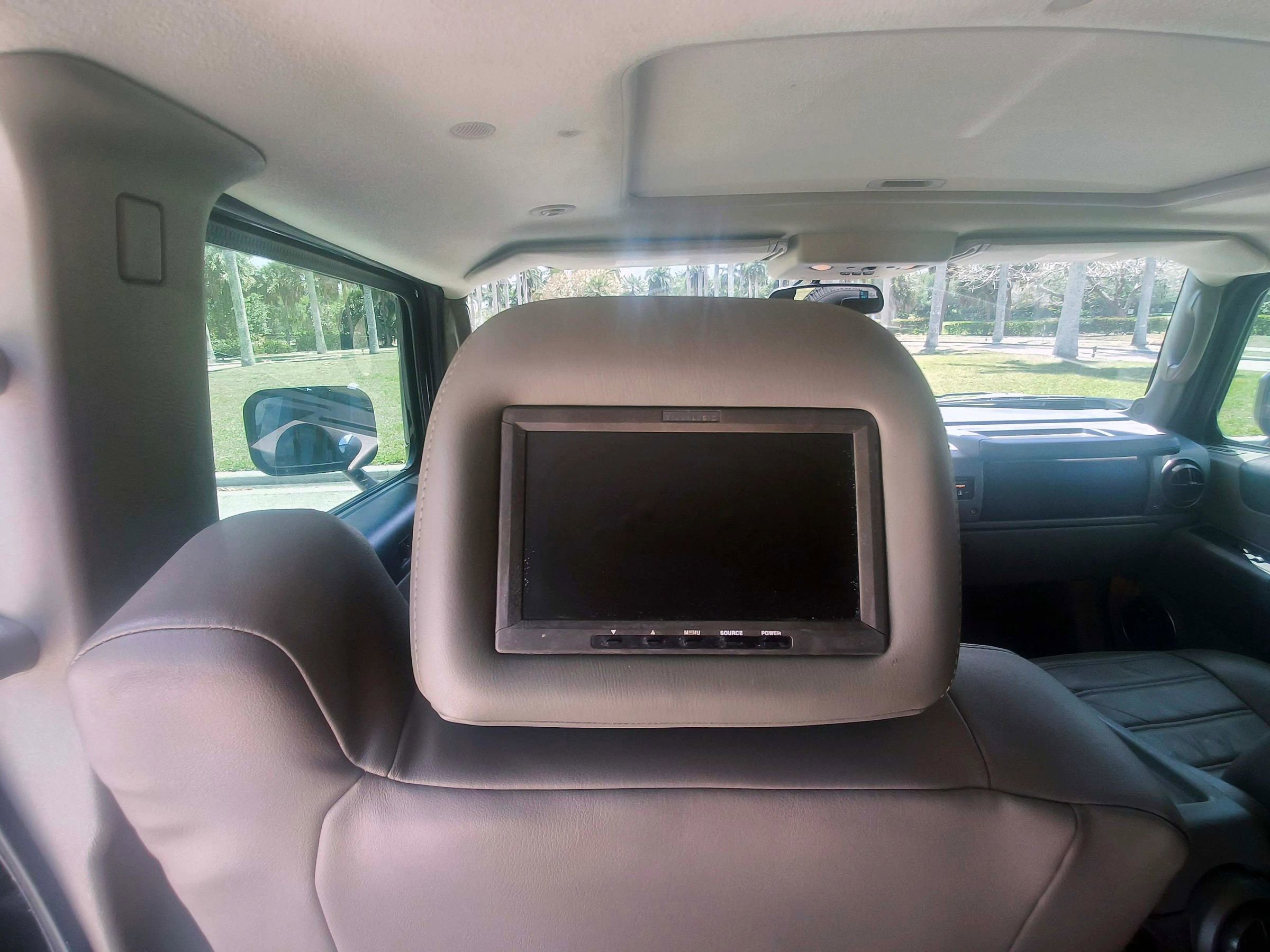 Used 2003 HUMMER H2 w/ Preferred Equipment Group image 28