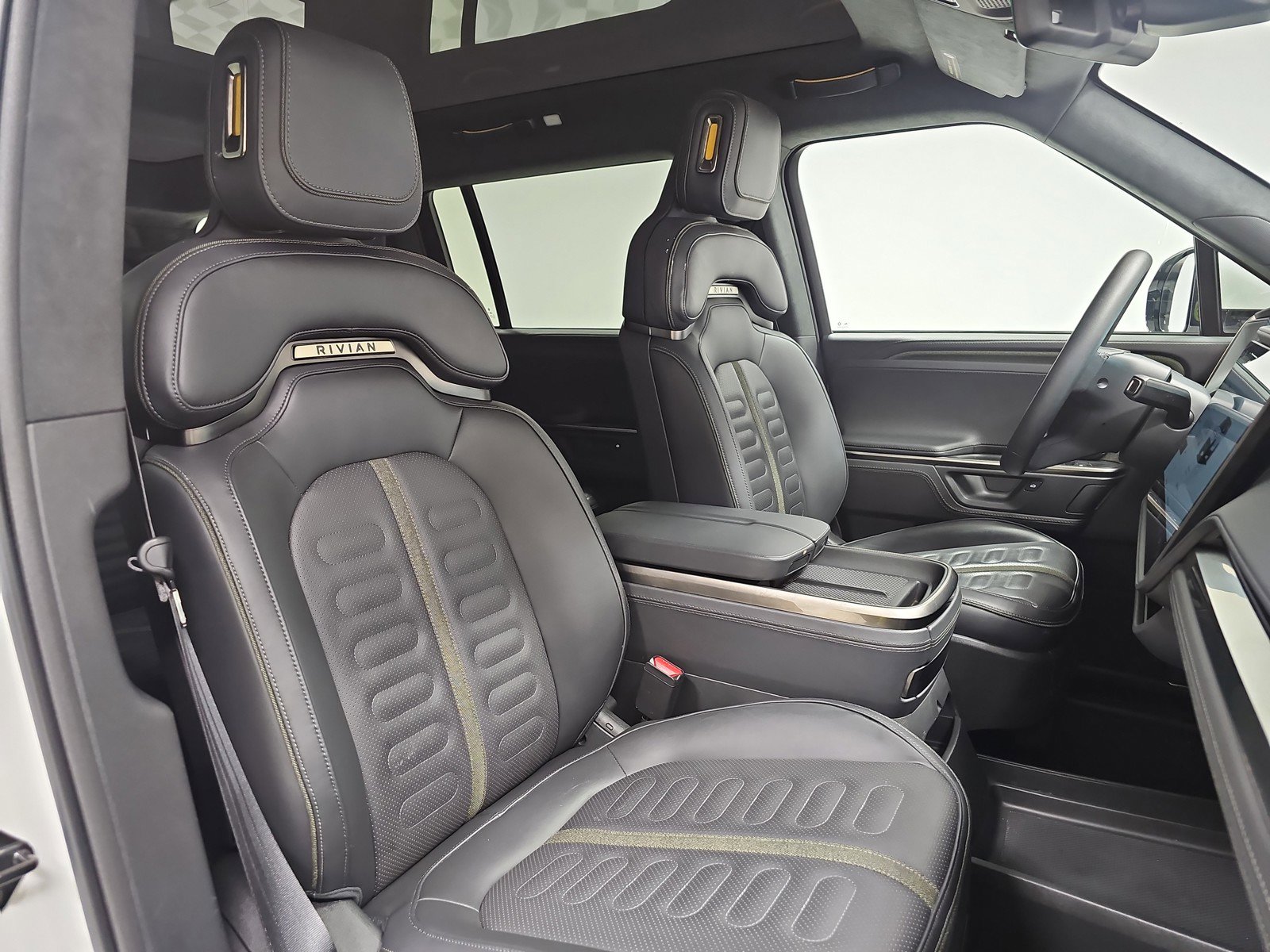 Used 2025 Rivian R1S Adventure image 24