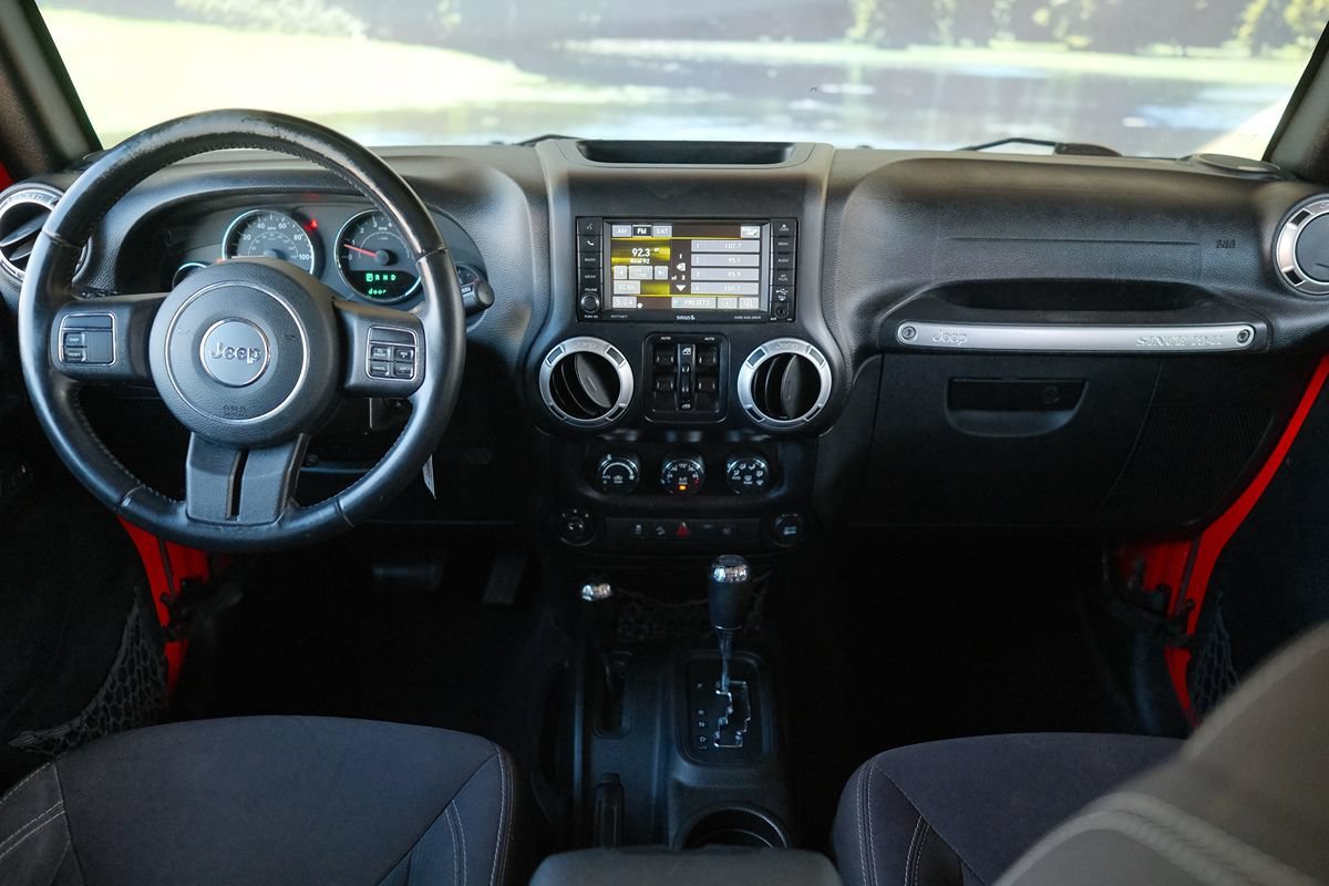 Used 2015 Jeep Wrangler Unlimited Sahara AWD/4WD image 16