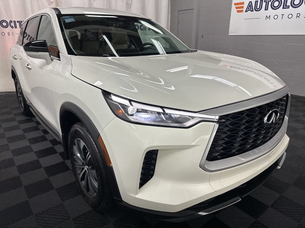 Used 2024 INFINITI QX60 Pure AWD/4WD image 3