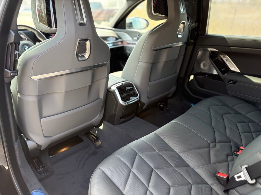 Used 2025 BMW 760i xDrive image 20