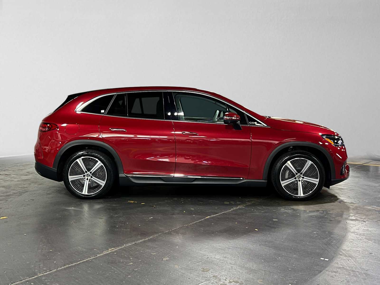 Used 2026 Mercedes-Benz EQE 320 4MATIC SUV image 2
