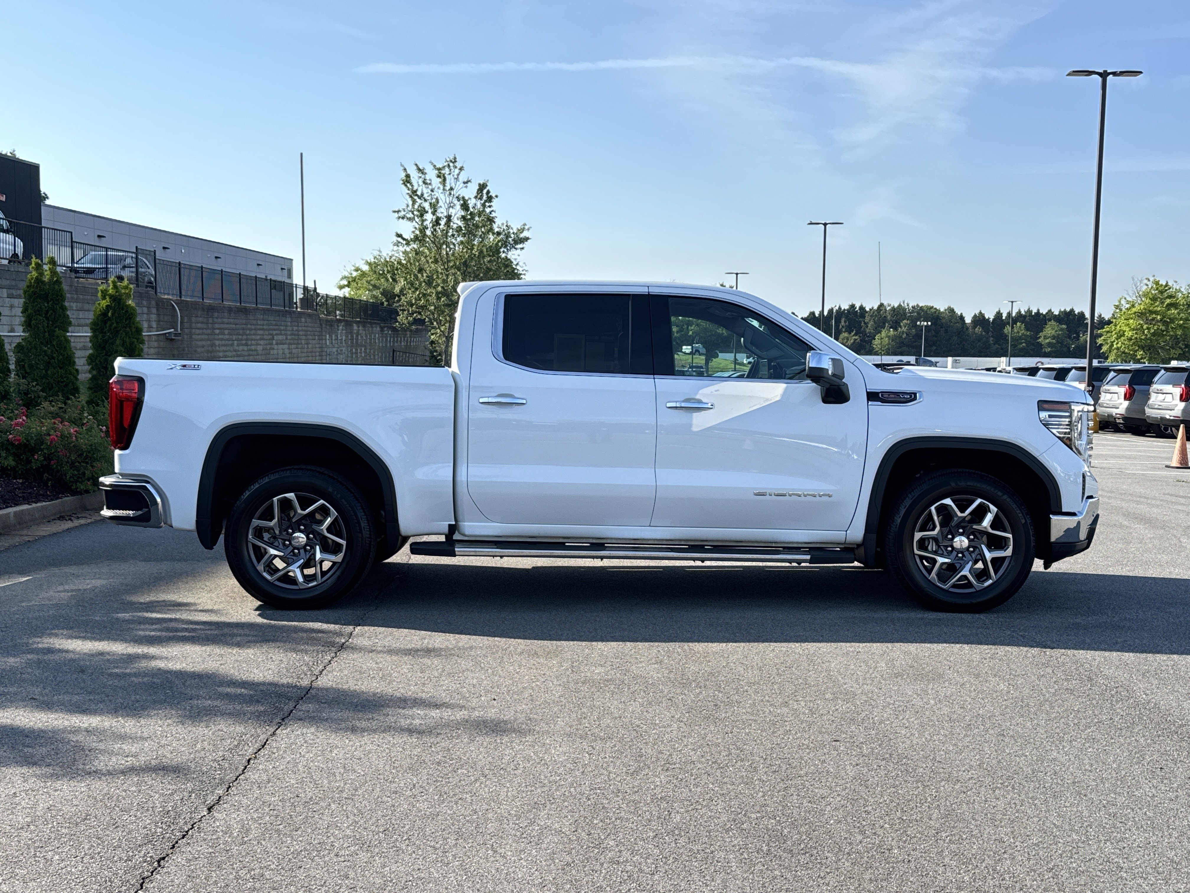 Used 2023 GMC Sierra 1500 SLT w/ SLT Premium Plus Package AWD/4WD image 11