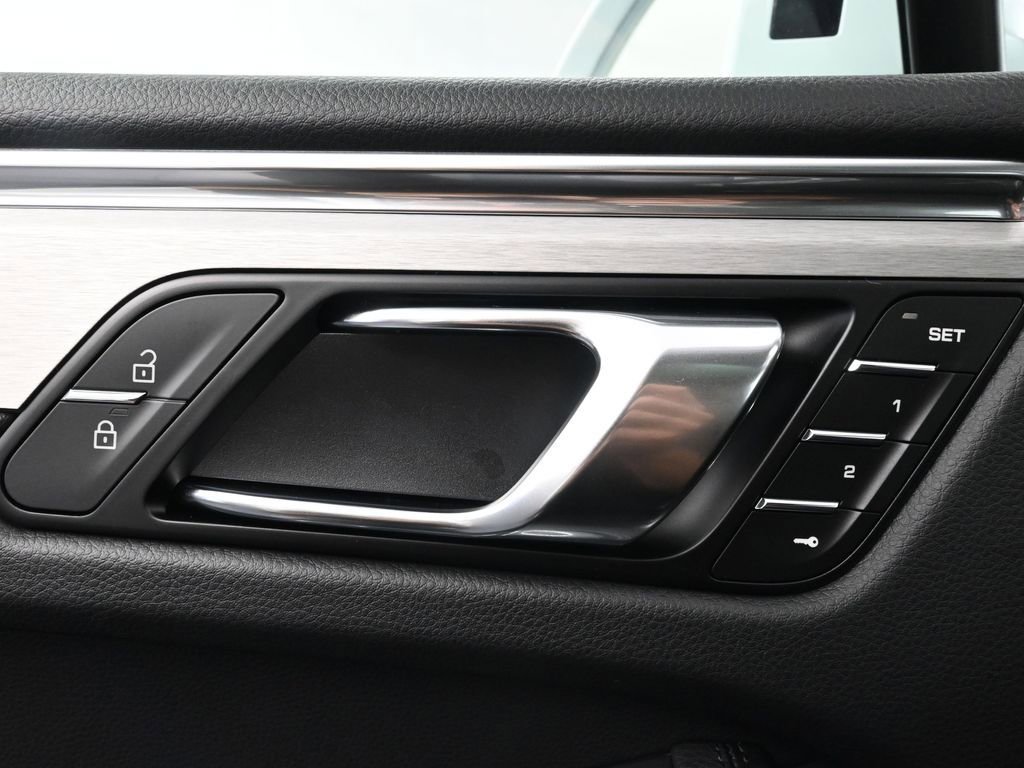 New 2025 Porsche Macan image 18
