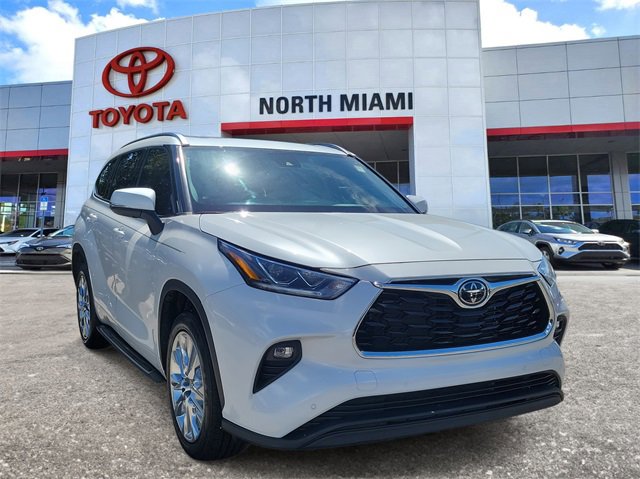 Used 2023 Toyota Highlander Limited