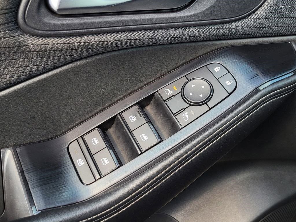 Used 2023 Nissan Rogue SV image 6