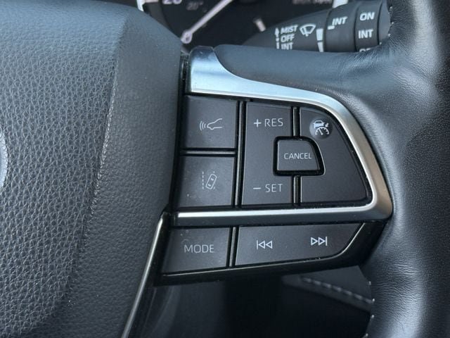 Used 2021 Toyota Highlander Limited AWD/4WD image 15