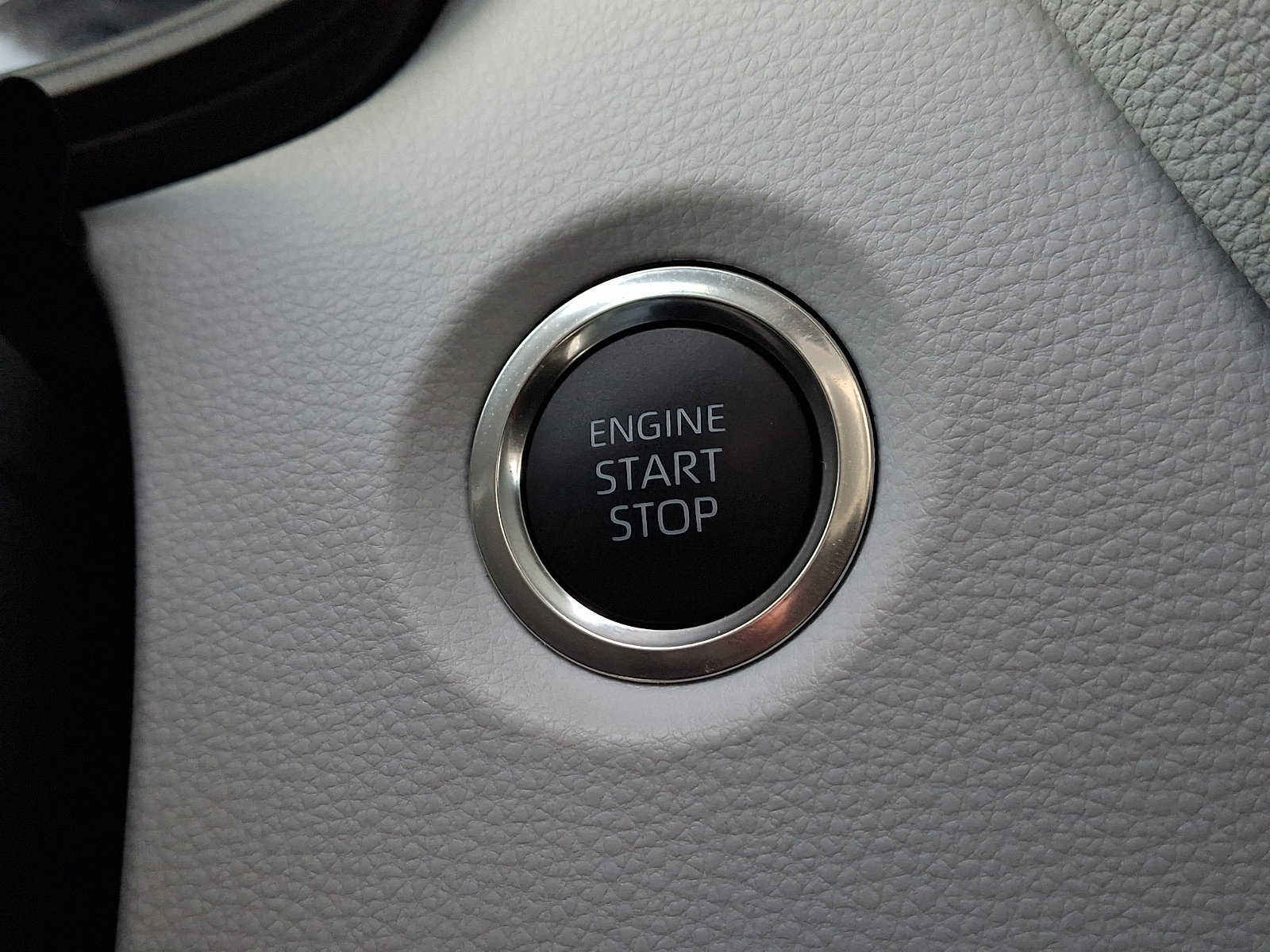 Used 2025 Toyota Corolla SE w/ Convenience Package image 21