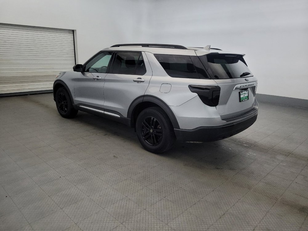 Used 2020 Ford Explorer XLT w/ Comfort Package AWD/4WD image 3