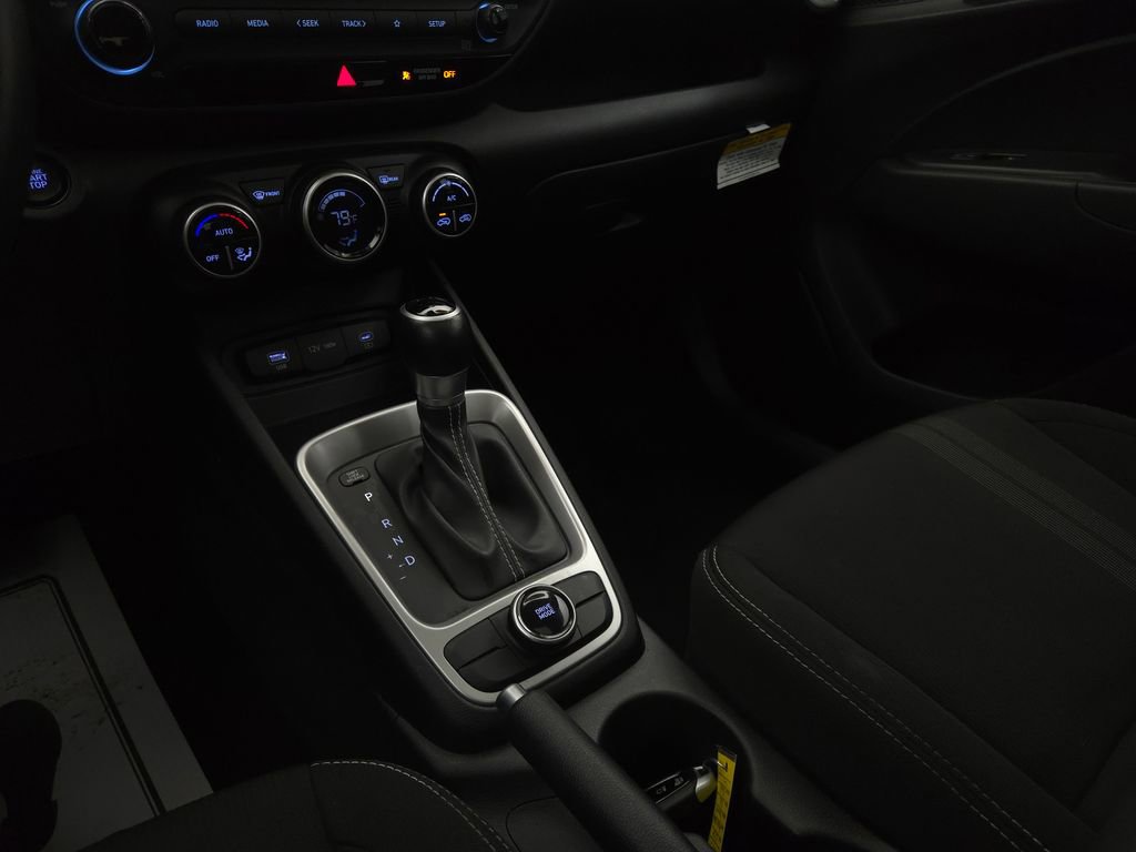 Used 2024 Hyundai Venue SEL image 28