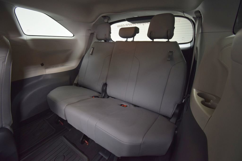 Used 2021 Toyota Sienna XLE image 19