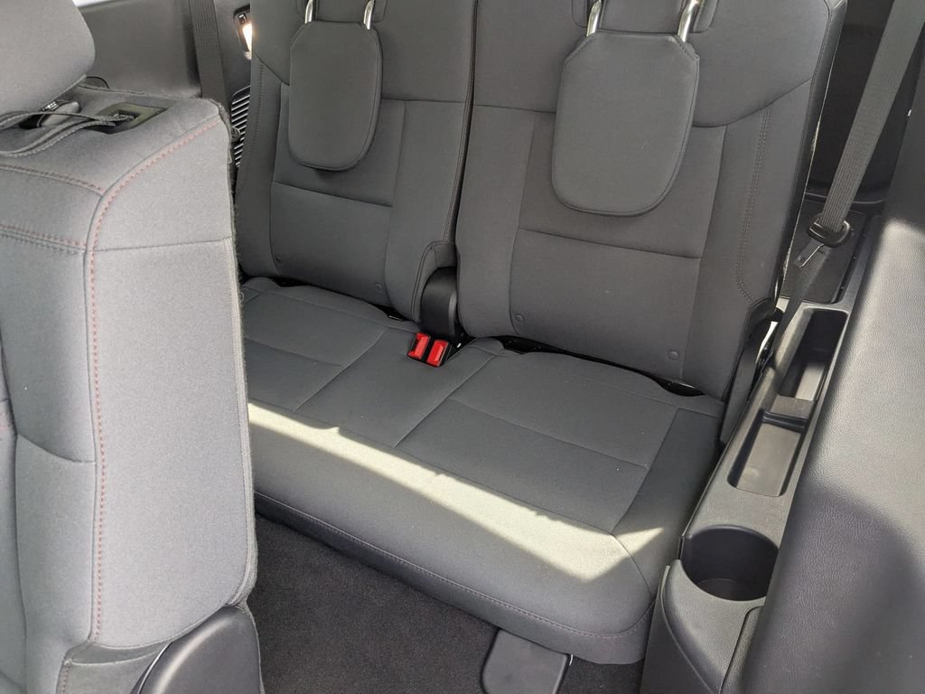 Used 2025 Ford Explorer Active AWD/4WD image 19