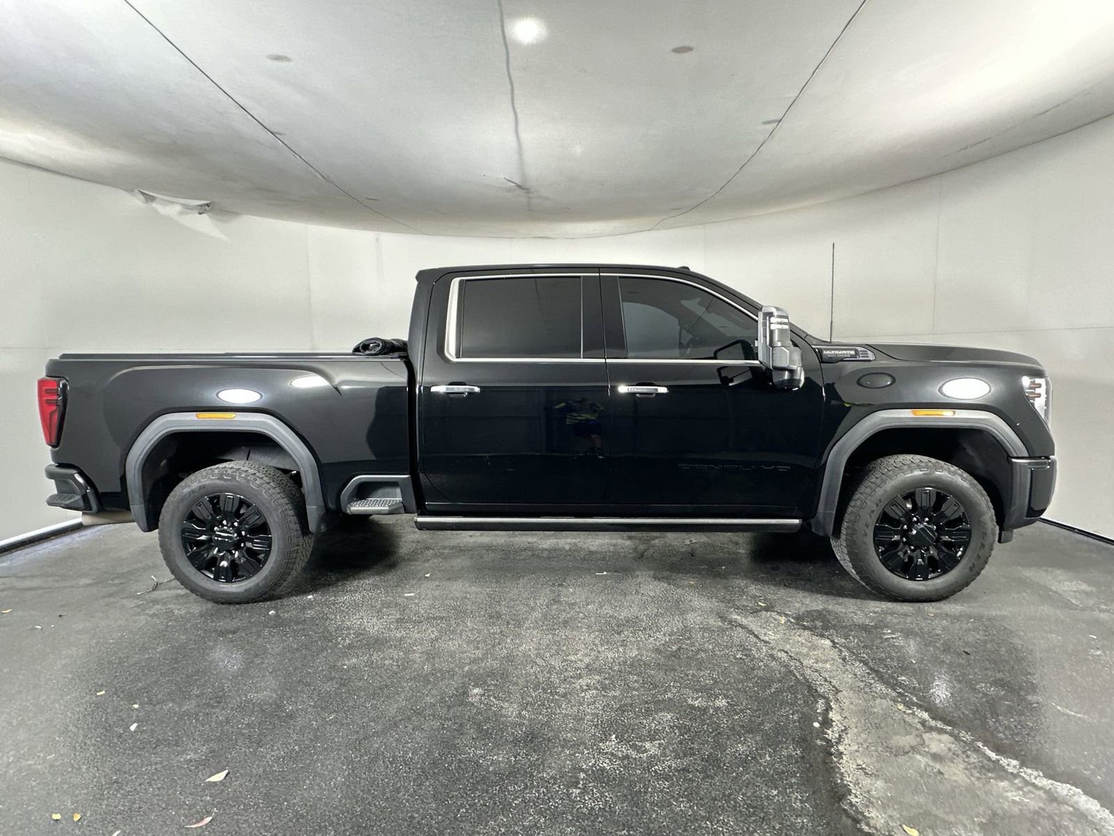 Used 2024 GMC Sierra 2500 Denali Ultimate image 9