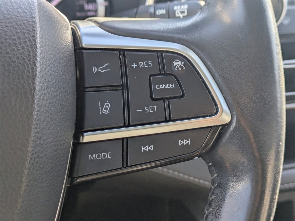 Used 2021 Toyota Highlander XLE image 31