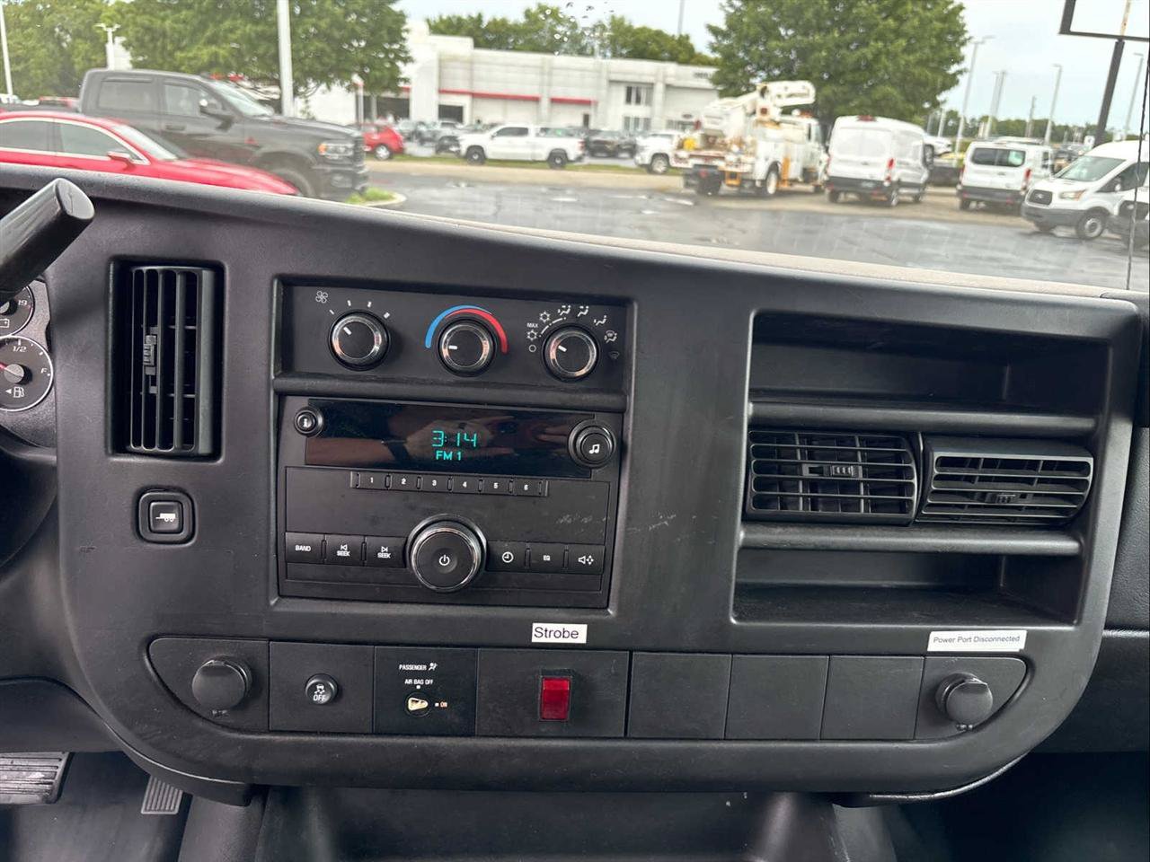 Used 2012 Chevrolet Express 2500 RWD image 17