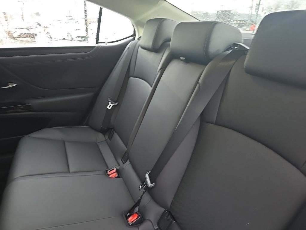 Used 2023 Lexus ES 350 w/ Premium Package image 4