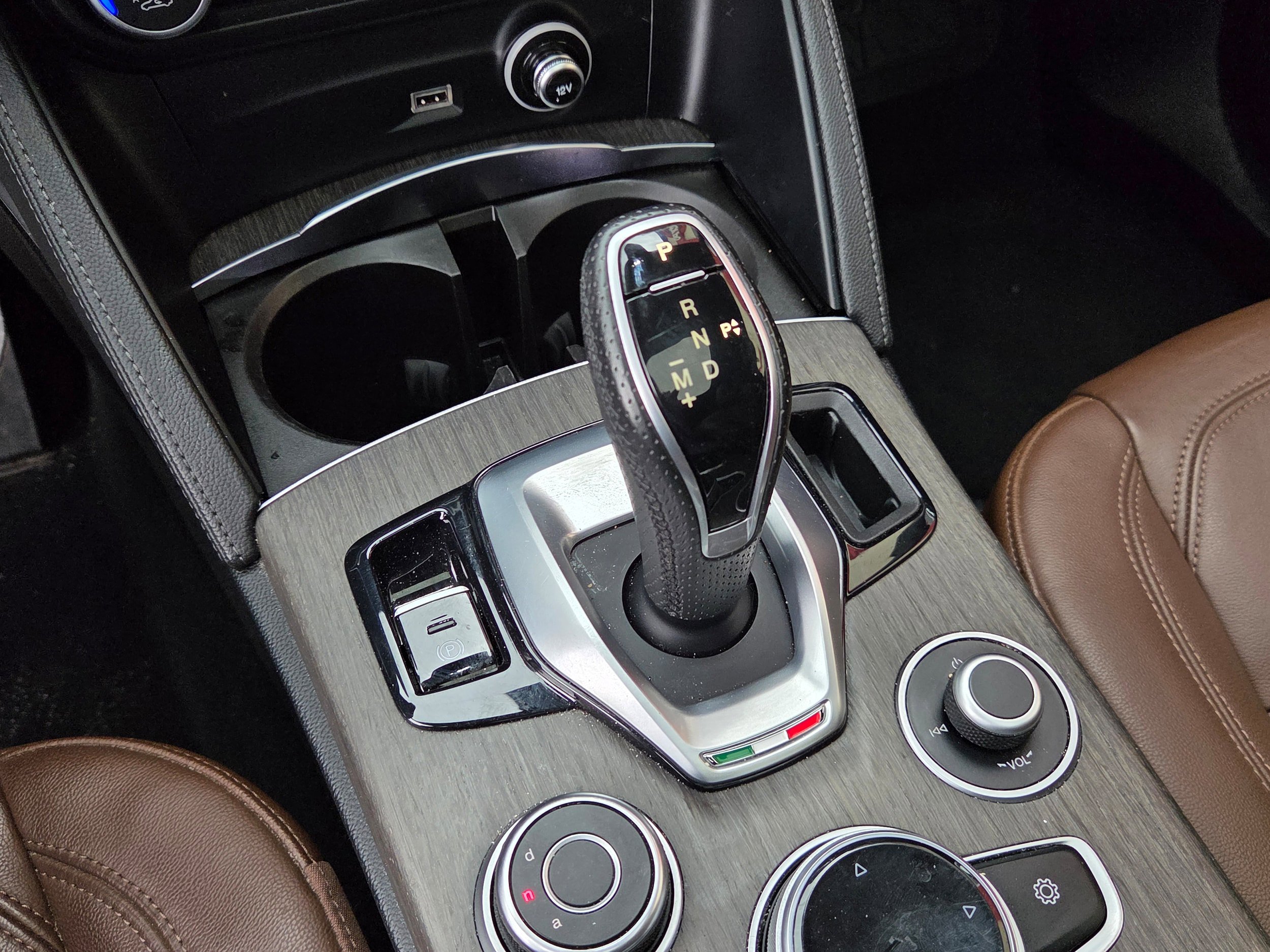 Used 2022 Alfa Romeo Stelvio Ti w/ Active Assist Plus Package AWD/4WD image 30
