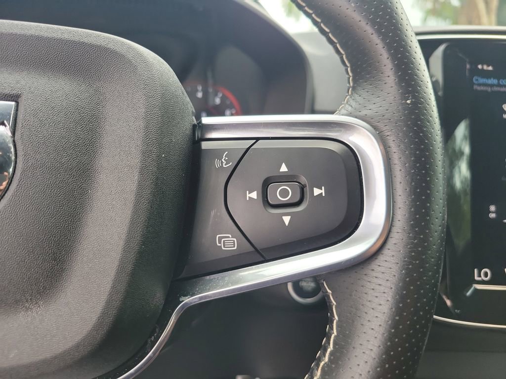 Used 2021 Volvo XC40 T5 R-Design w/ Climate Package AWD/4WD image 15