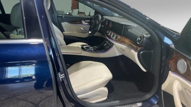Used 2017 Mercedes-Benz E 300 4MATIC image 3