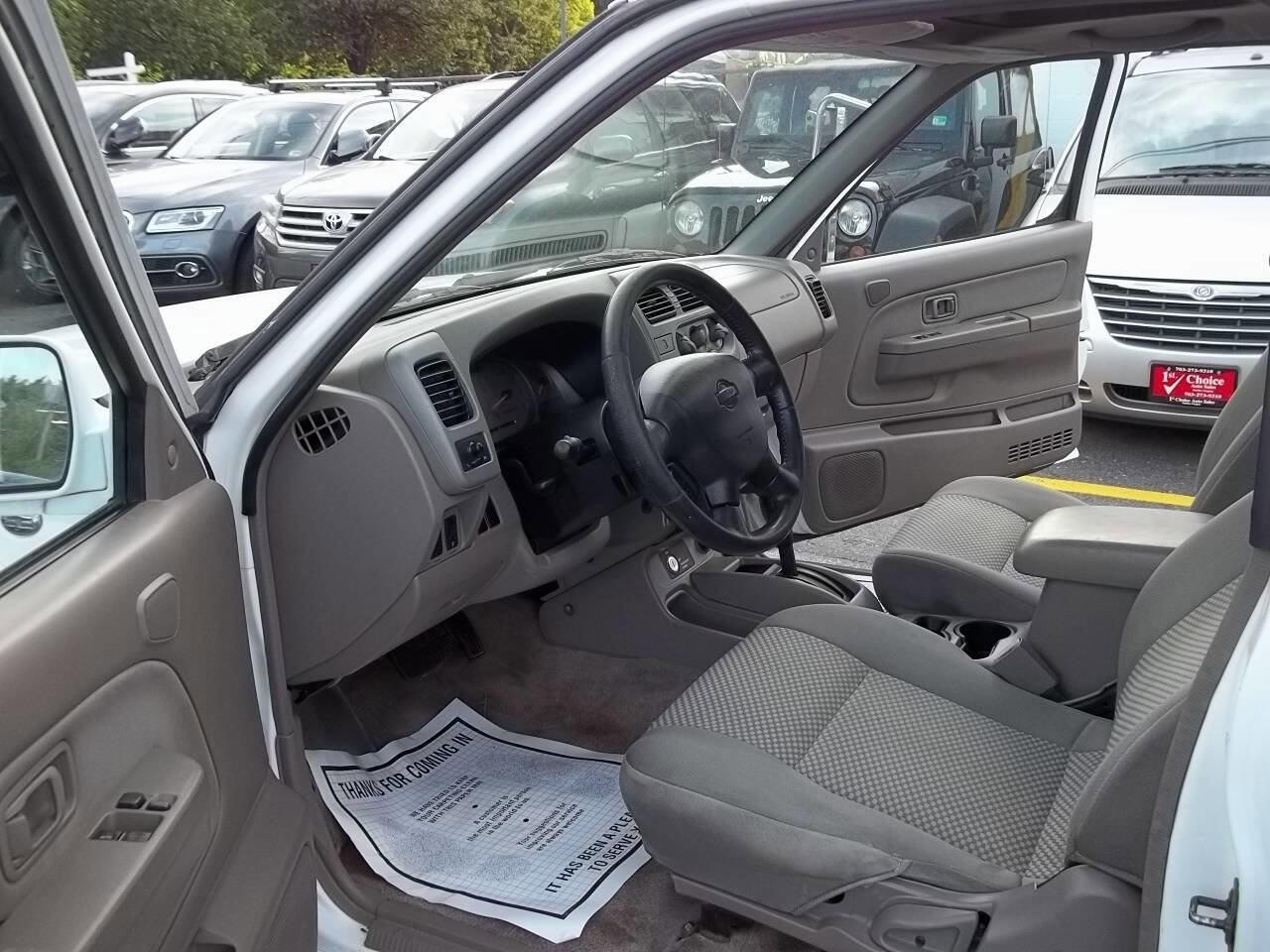 Used 2001 Nissan Frontier SE Desert Runner image 6