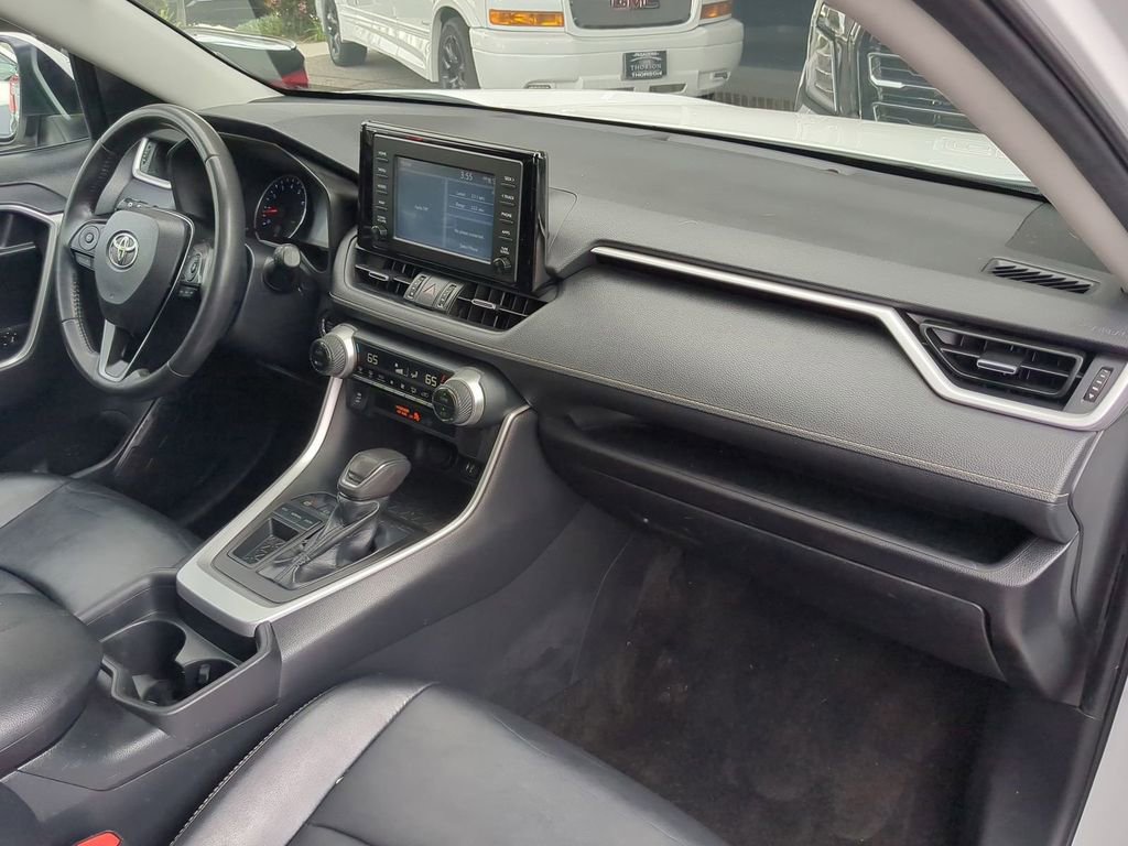 Used 2019 Toyota RAV4 XLE Premium w/ Carpet Mat Package FWD image 31