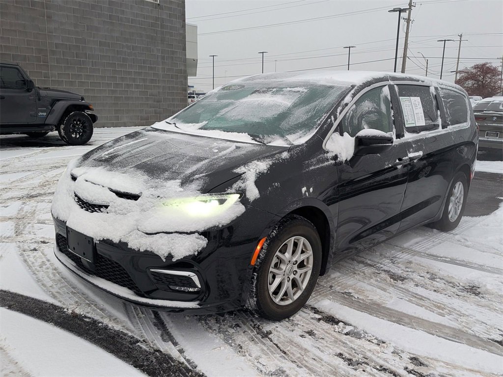Used 2023 Chrysler Pacifica Touring-L