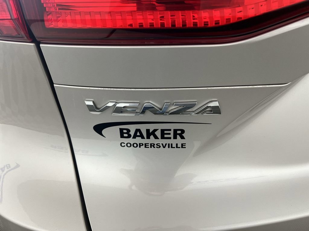 Used 2024 Toyota Venza Limited image 30