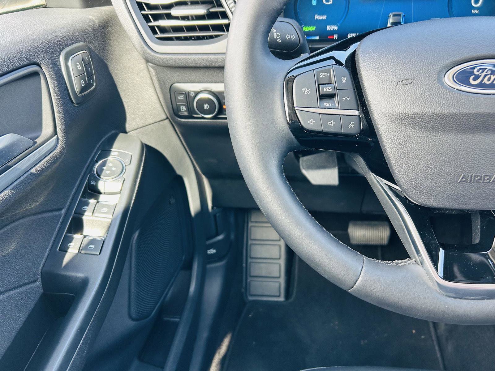 Used 2025 Ford Escape SE w/ PHEV Premium Package image 22