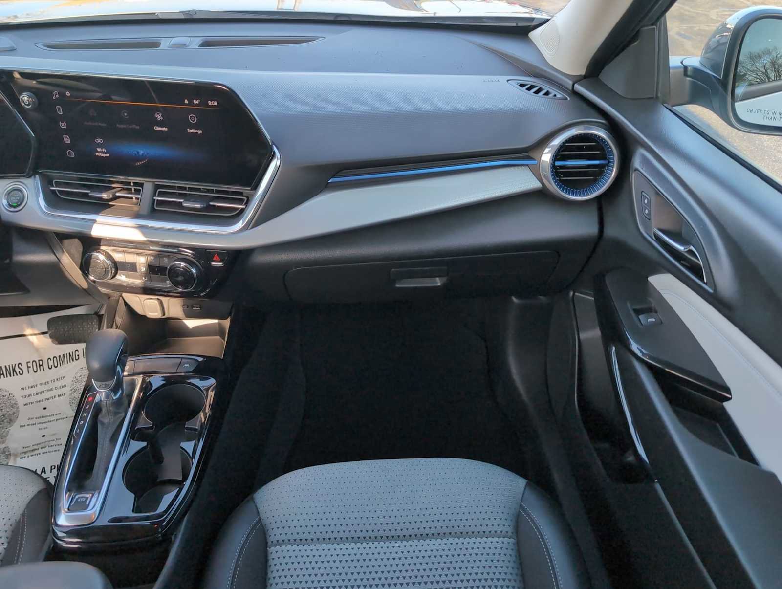 Used 2025 Chevrolet Trax LT w/ LT Convenience Package image 27