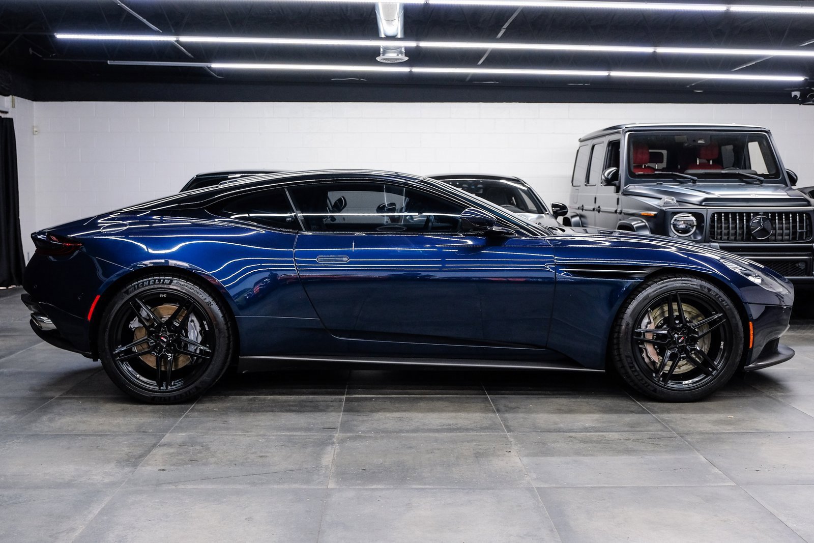 Used 2018 Aston Martin DB11 V12 image 10