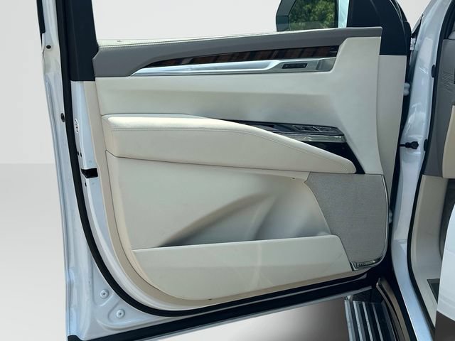 Used 2026 Cadillac Escalade Platinum Luxury AWD/4WD image 8