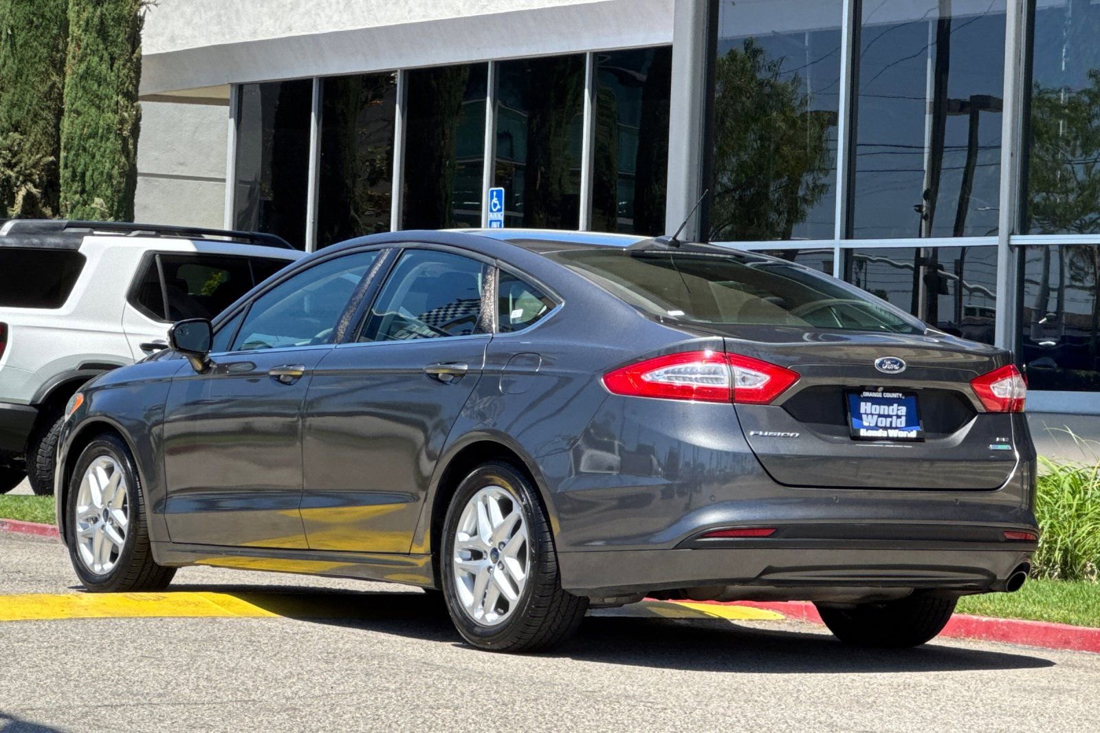 Used 2015 Ford Fusion SE FWD image 6