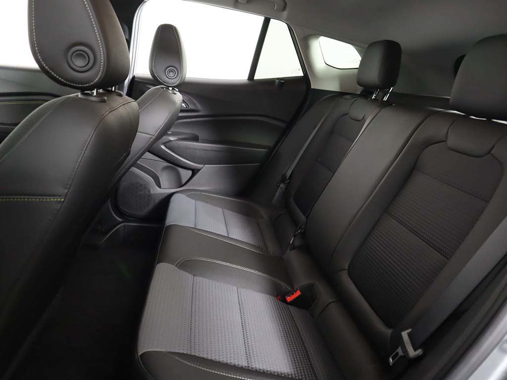 Used 2024 Chevrolet Trax LT w/ LT Convenience Package FWD image 30