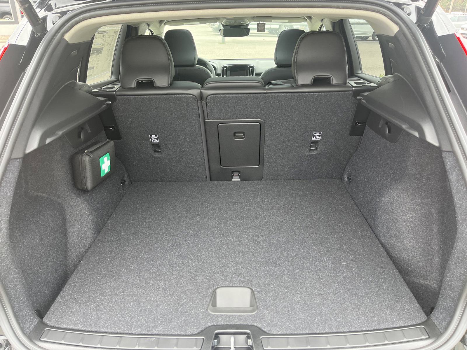 New 2025 Volvo XC40 B5 Core w/ Protection Package Premier image 8