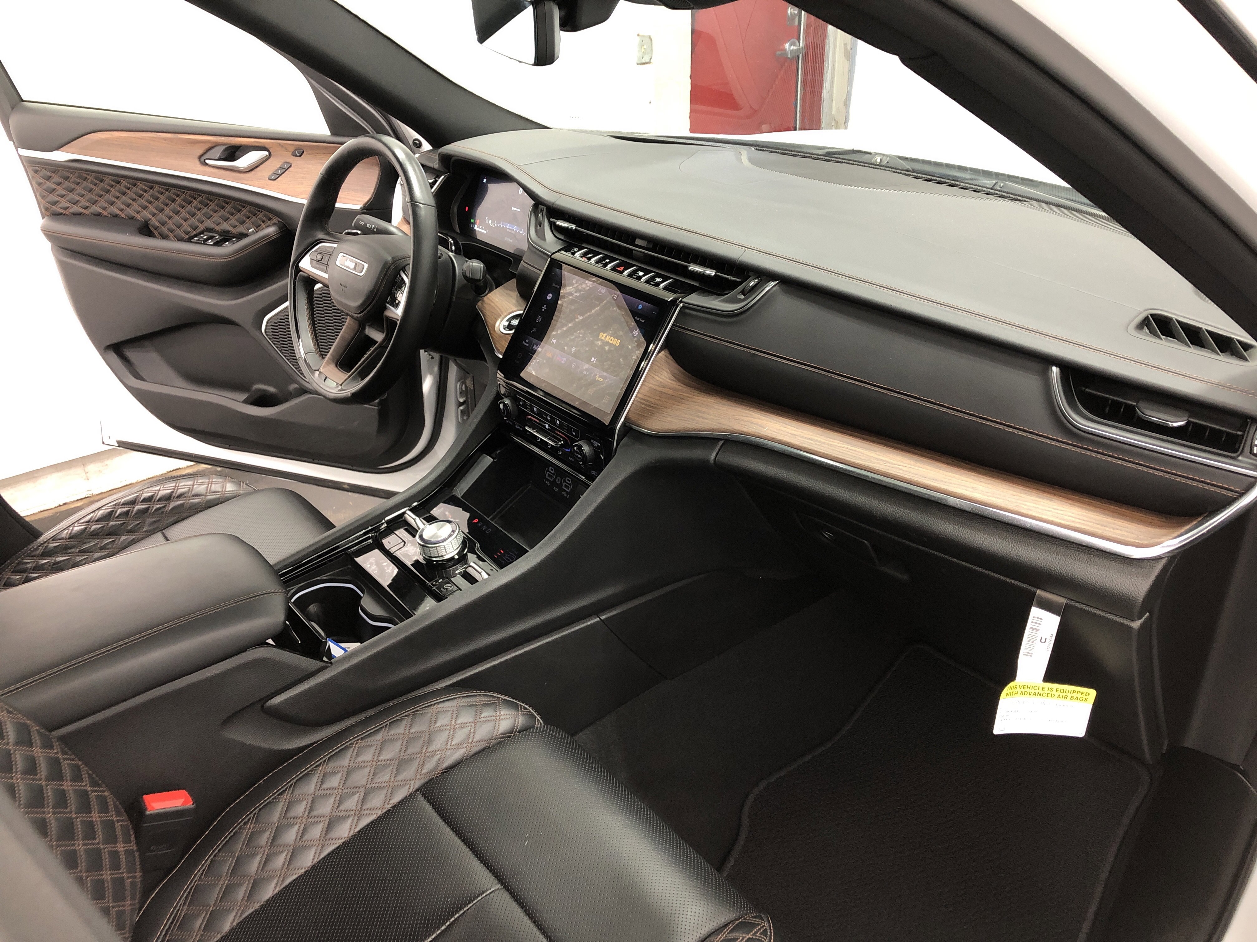 Certified 2024 Jeep Grand Cherokee L Summit w/ Advanced Protech Group IV image 18