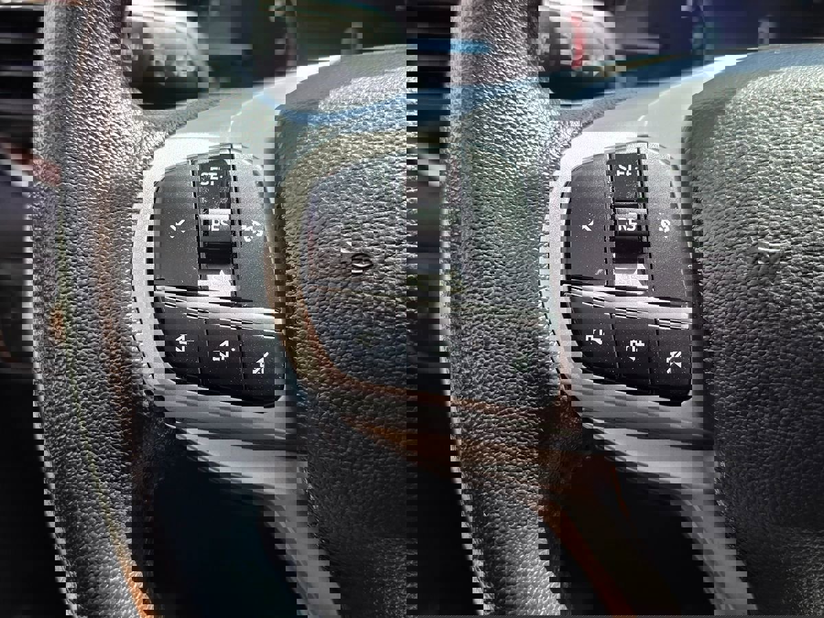 Used 2021 Ford Explorer XLT RWD image 35