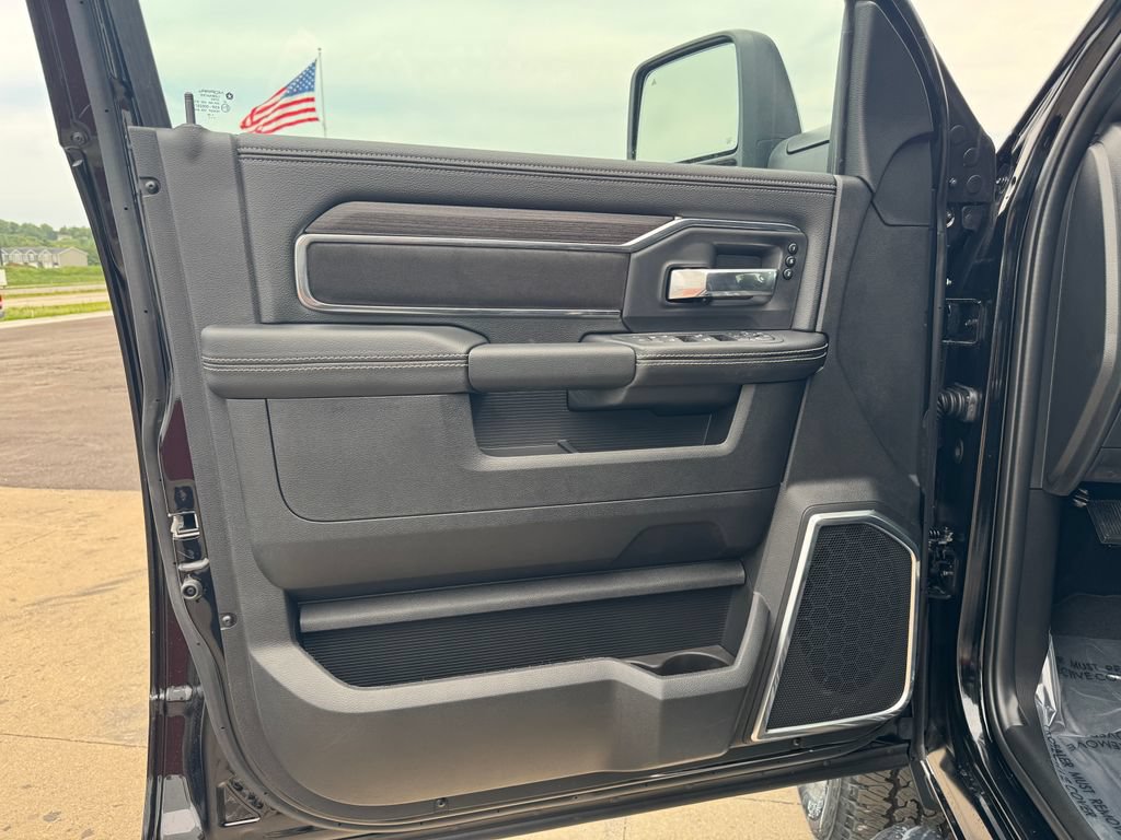 New 2026 RAM 2500 Laramie AWD/4WD image 18
