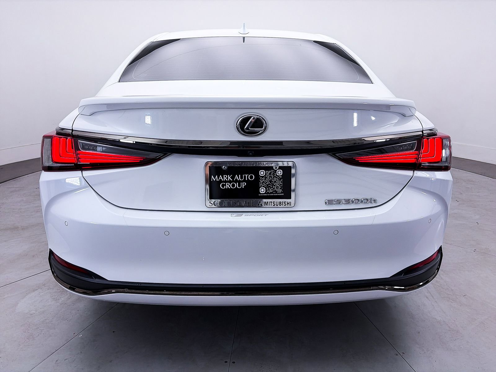 Used 2023 Lexus ES 300h F Sport w/ Accessory Package (Z2) FWD image 14