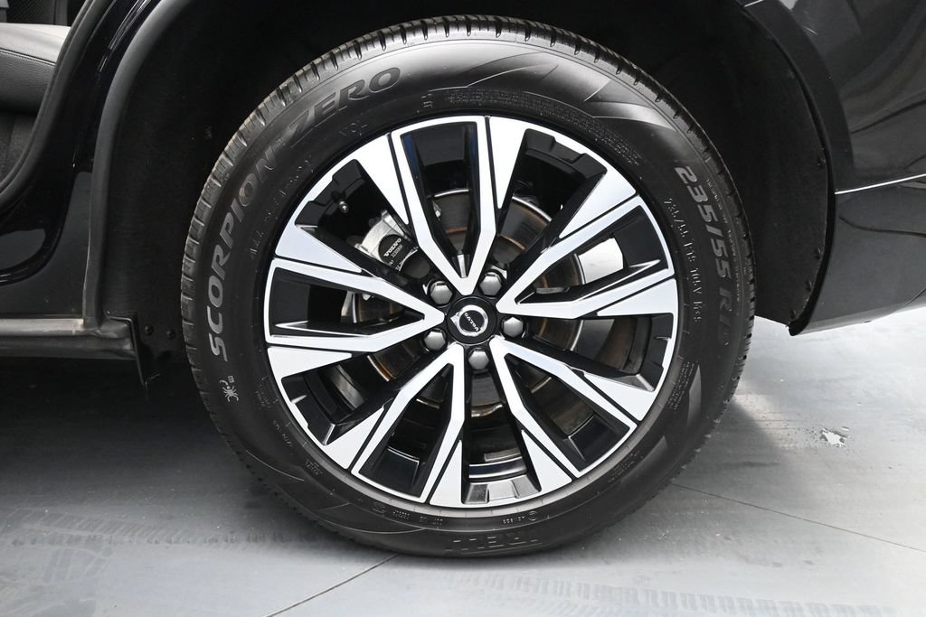 Used 2025 Volvo XC60 B5 Plus AWD/4WD image 24