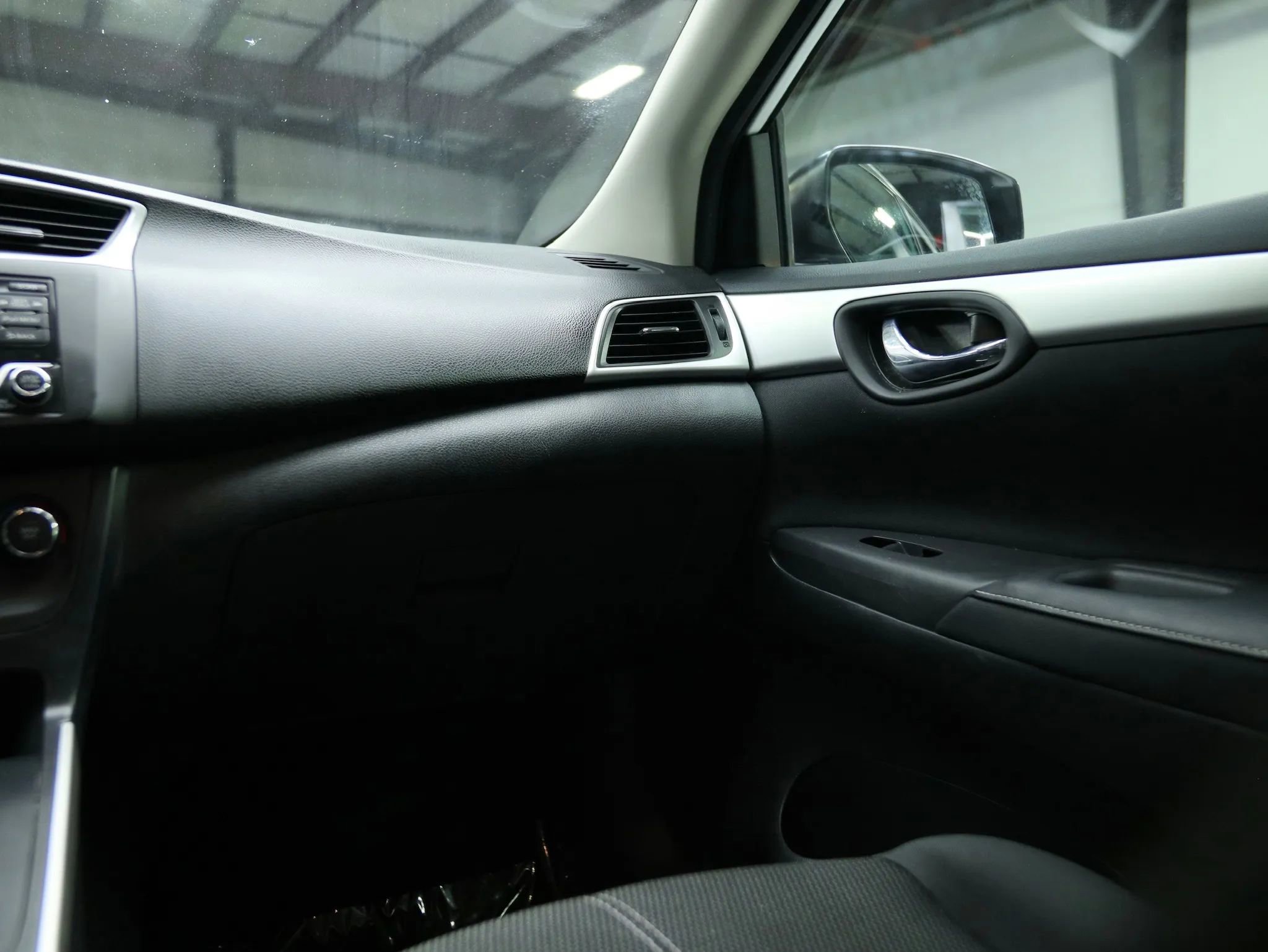 Used 2018 Nissan Sentra S image 34