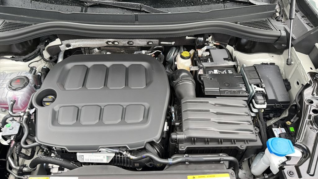 New 2026 Volkswagen Tiguan SE R-Line FWD image 34