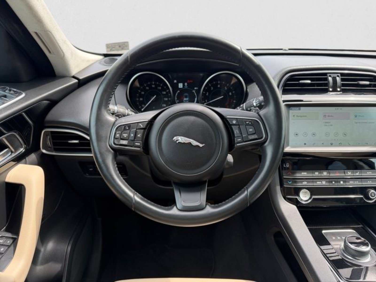 Used 2020 Jaguar F-PACE Premium AWD/4WD image 15