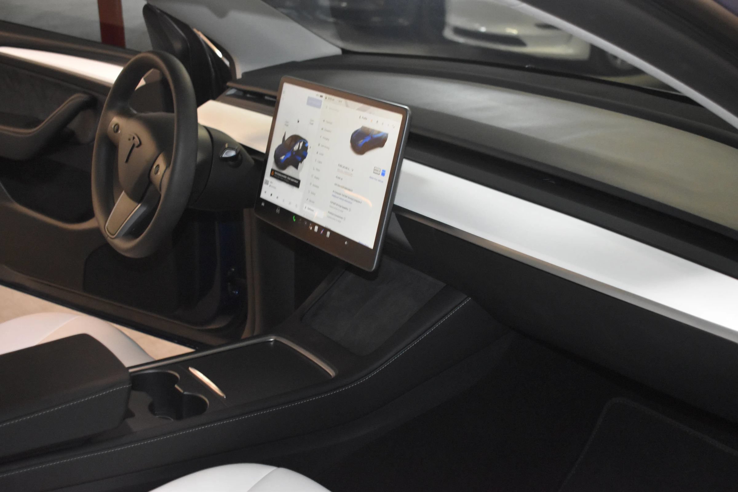 Used 2024 Tesla Model Y Performance AWD/4WD image 11