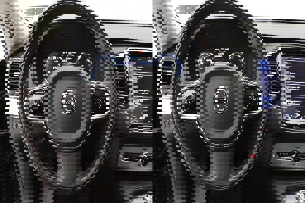 Used 2016 Volvo XC90 T8 Momentum w/ Vision Package AWD/4WD image 19