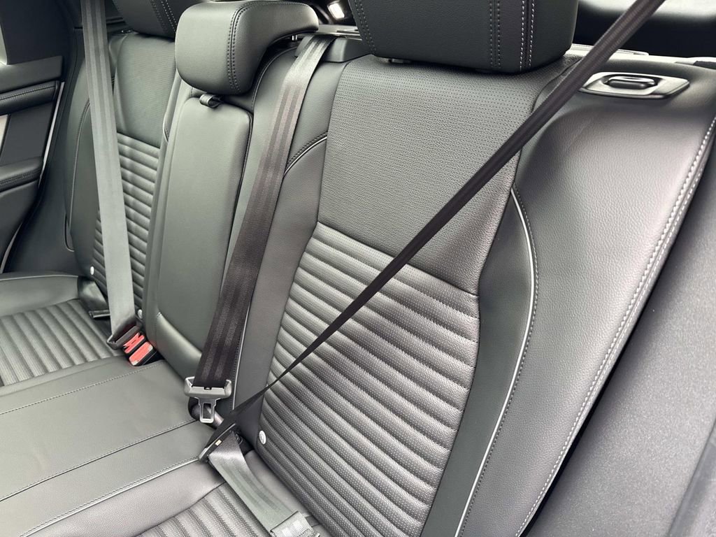 New 2026 Land Rover Discovery Sport Landmark image 13
