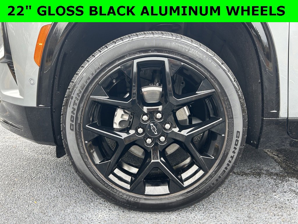 Used 2025 Chevrolet Traverse RS image 2