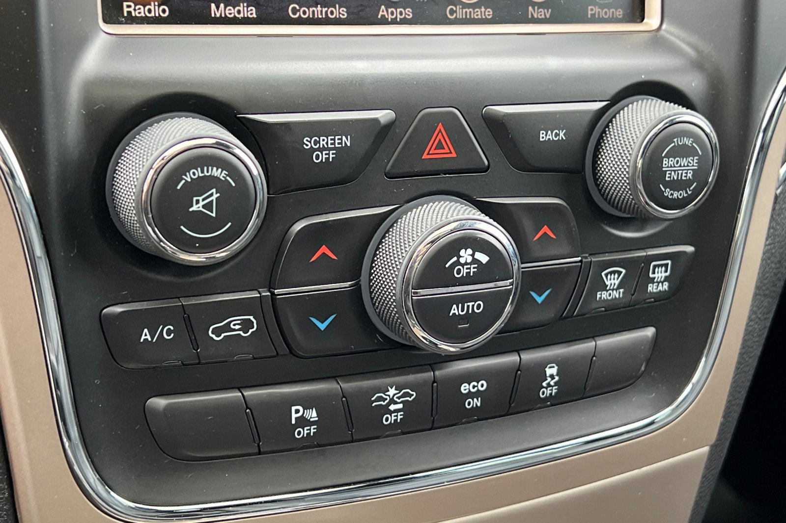 Used 2014 Jeep Grand Cherokee Overland w/ Advanced Technology Group image 21