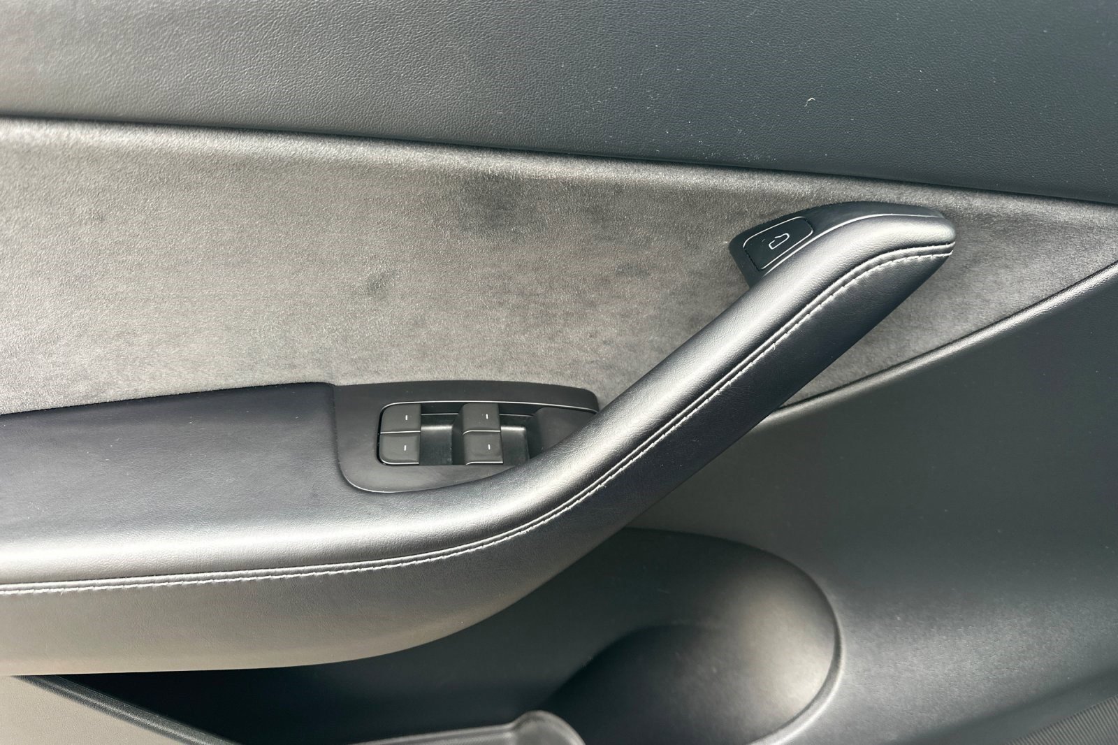 Used 2022 Tesla Model Y Long Range image 12