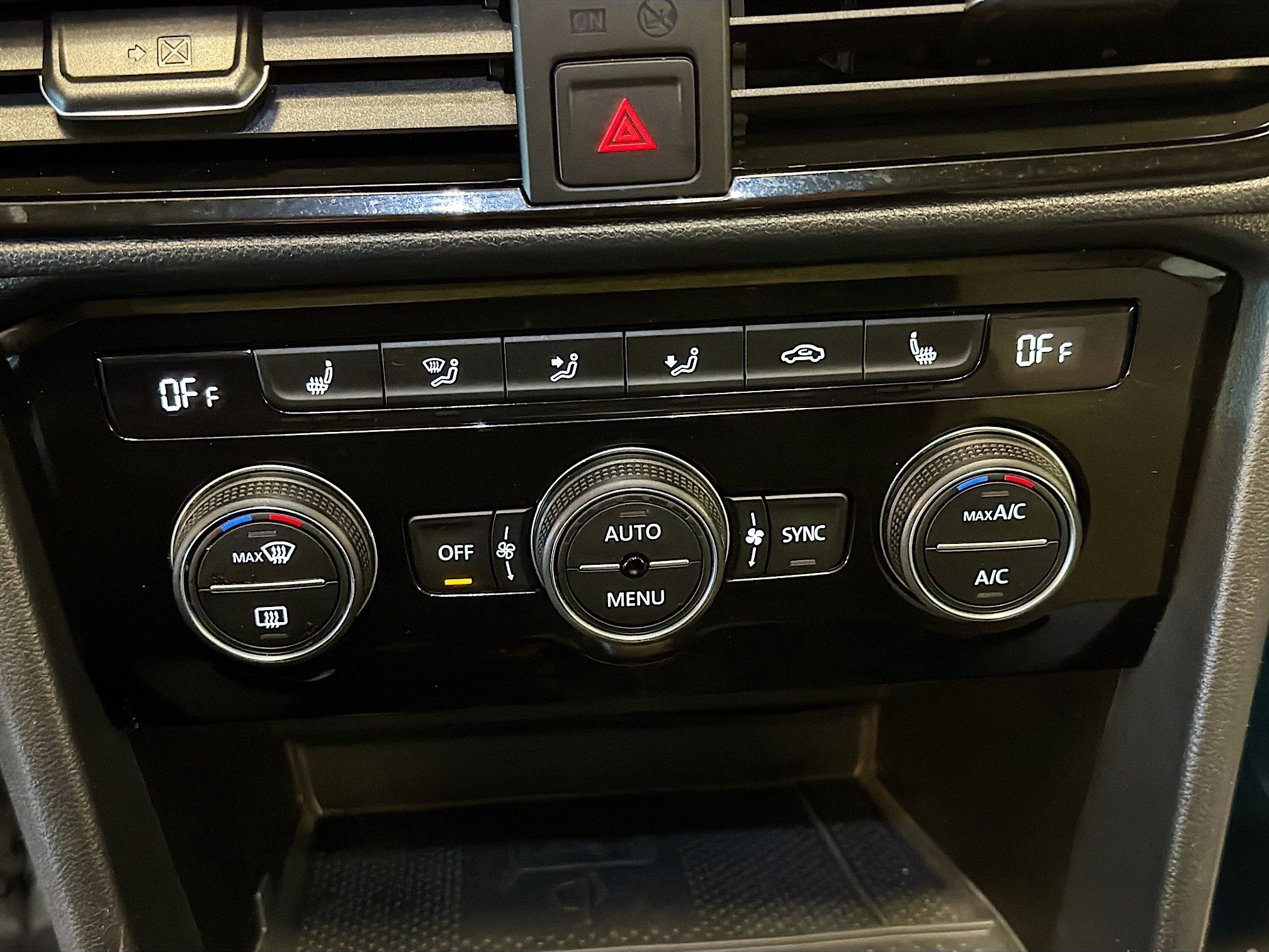 Used 2024 Volkswagen Taos SE image 23