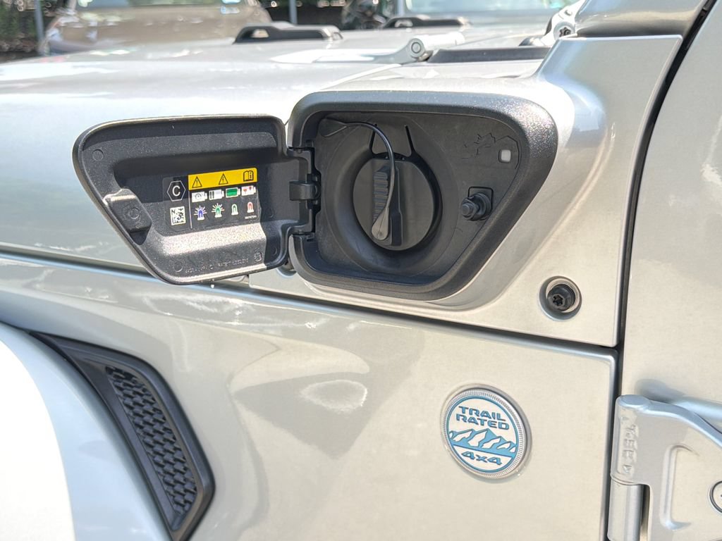 Used 2024 Jeep Wrangler Unlimited Sahara AWD/4WD image 15
